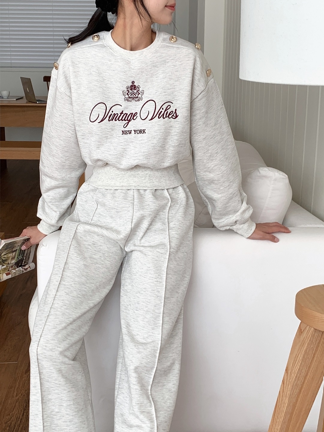 起毛裏地ラウンドネックウエストゴム長袖ワイド刺繍セットアップパンツ