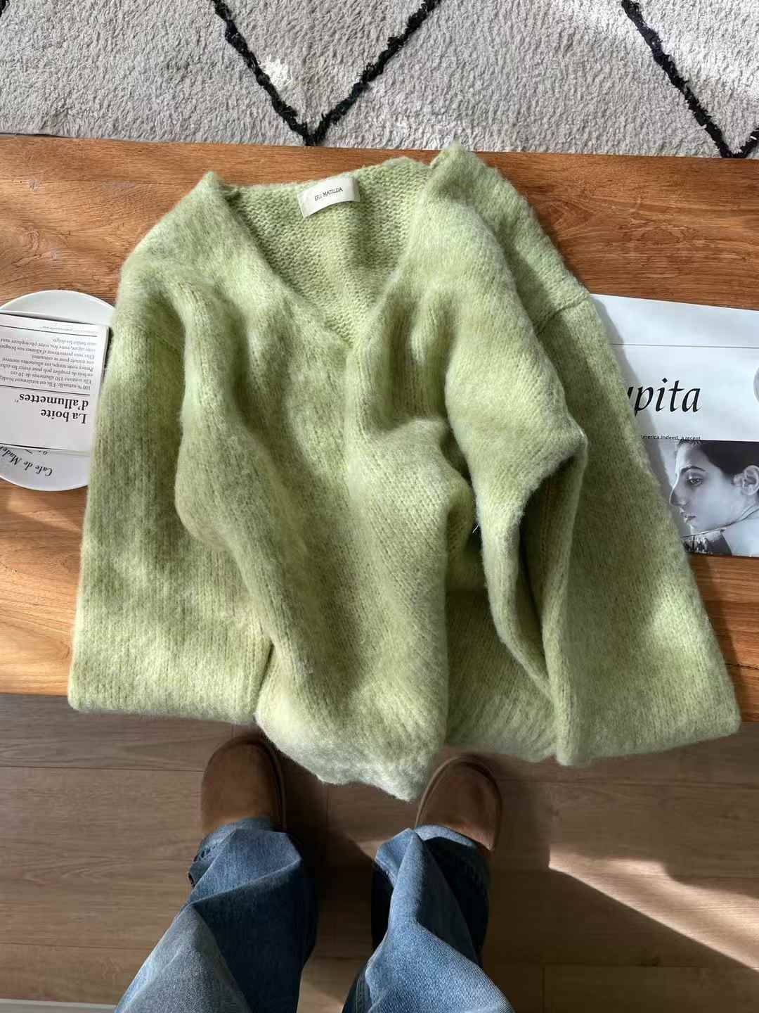 Vネックルーズ長袖ニット | 詳細画像17