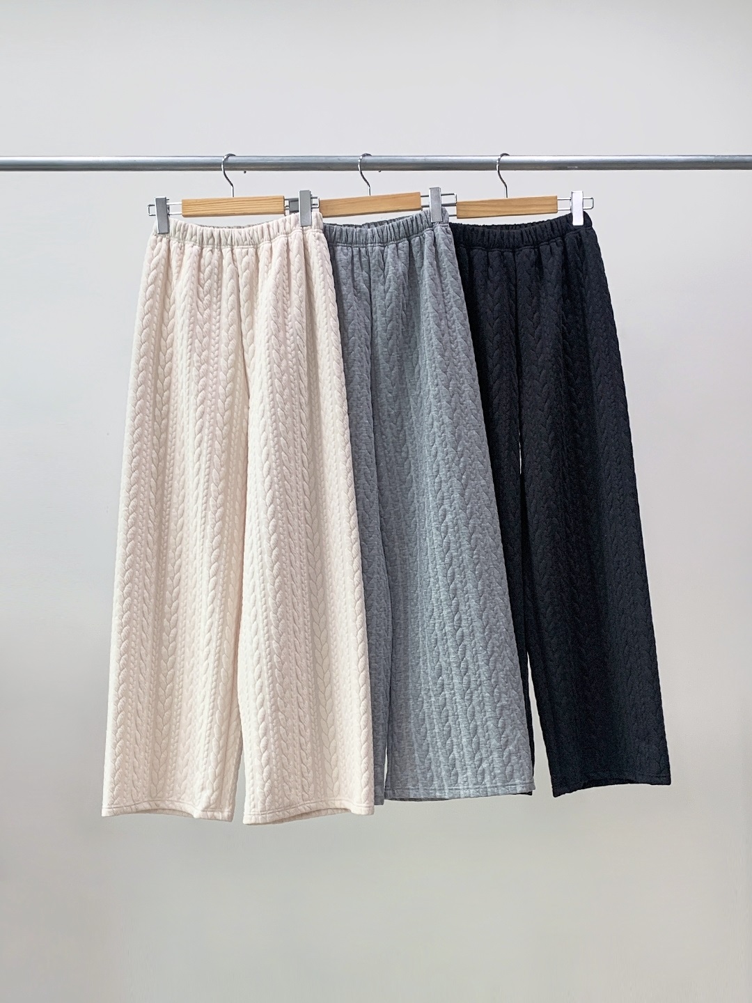 ラウンドネックウエストゴム長袖ワイド刺繍ケーブルセットアップ | 詳細画像18