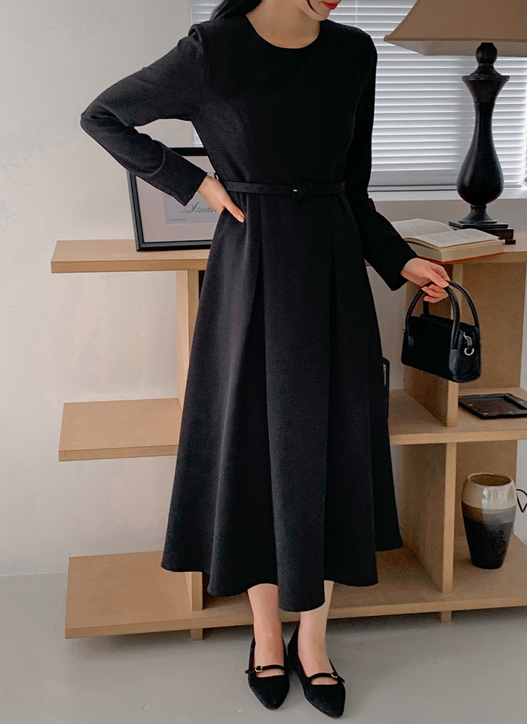 ベルト付ロングラウンドネックジップアップフレアタックワンピース