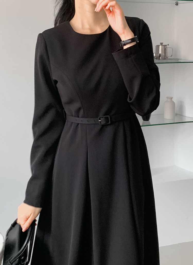 ベルト付ロングラウンドネックジップアップフレアタックワンピース