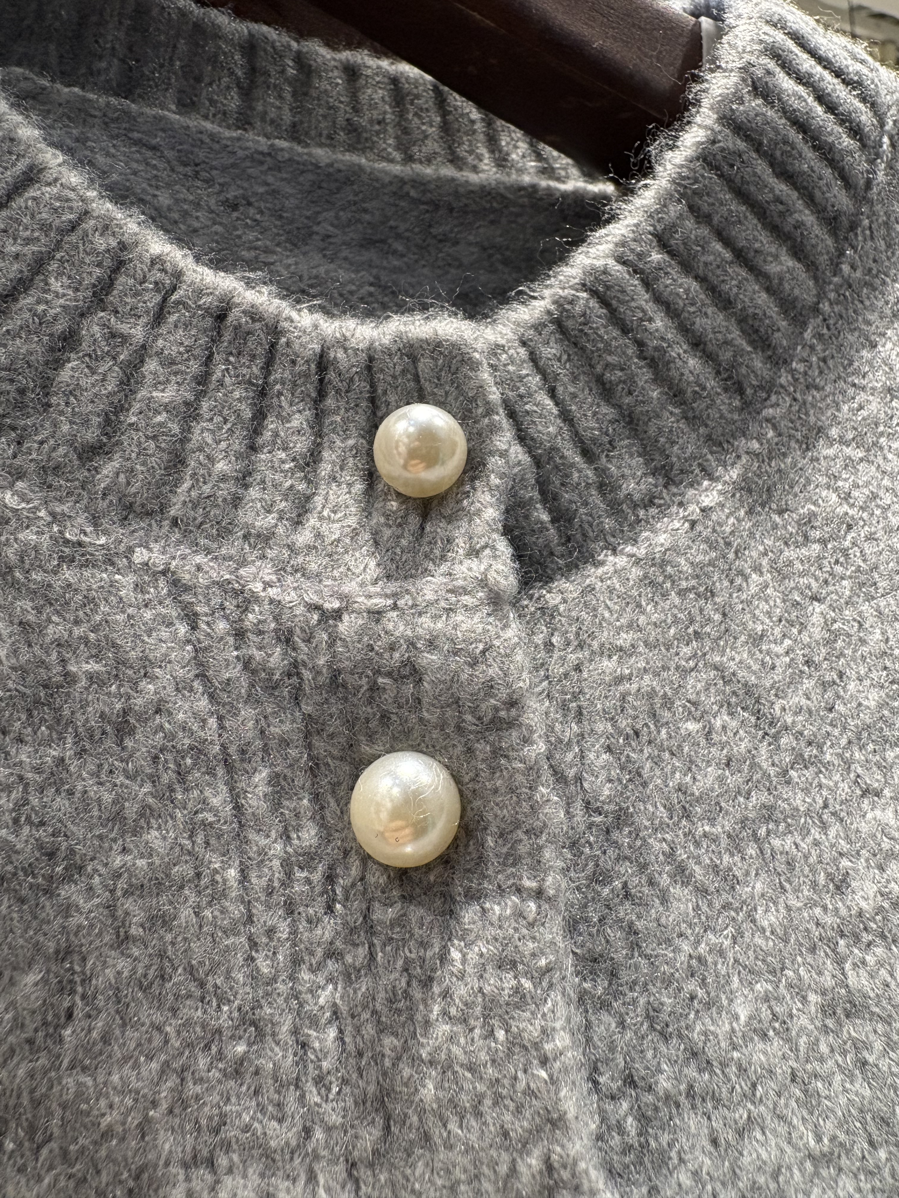 ウール混ラウンドネックドローストリングパール調ボタンレースベスト | 詳細画像12