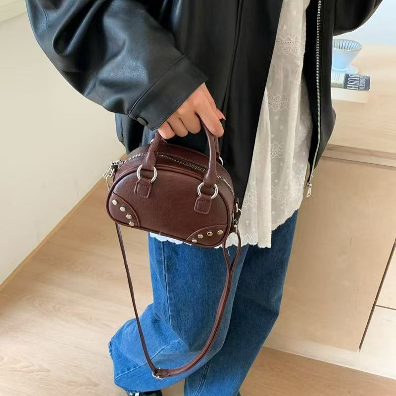 レザー調ジップアップスタッズショルダーバッグトートバッグ | 詳細画像9