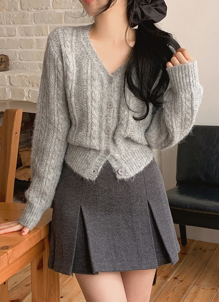 ウール混ケーブルルーズVネックセミクロップドカーディガン