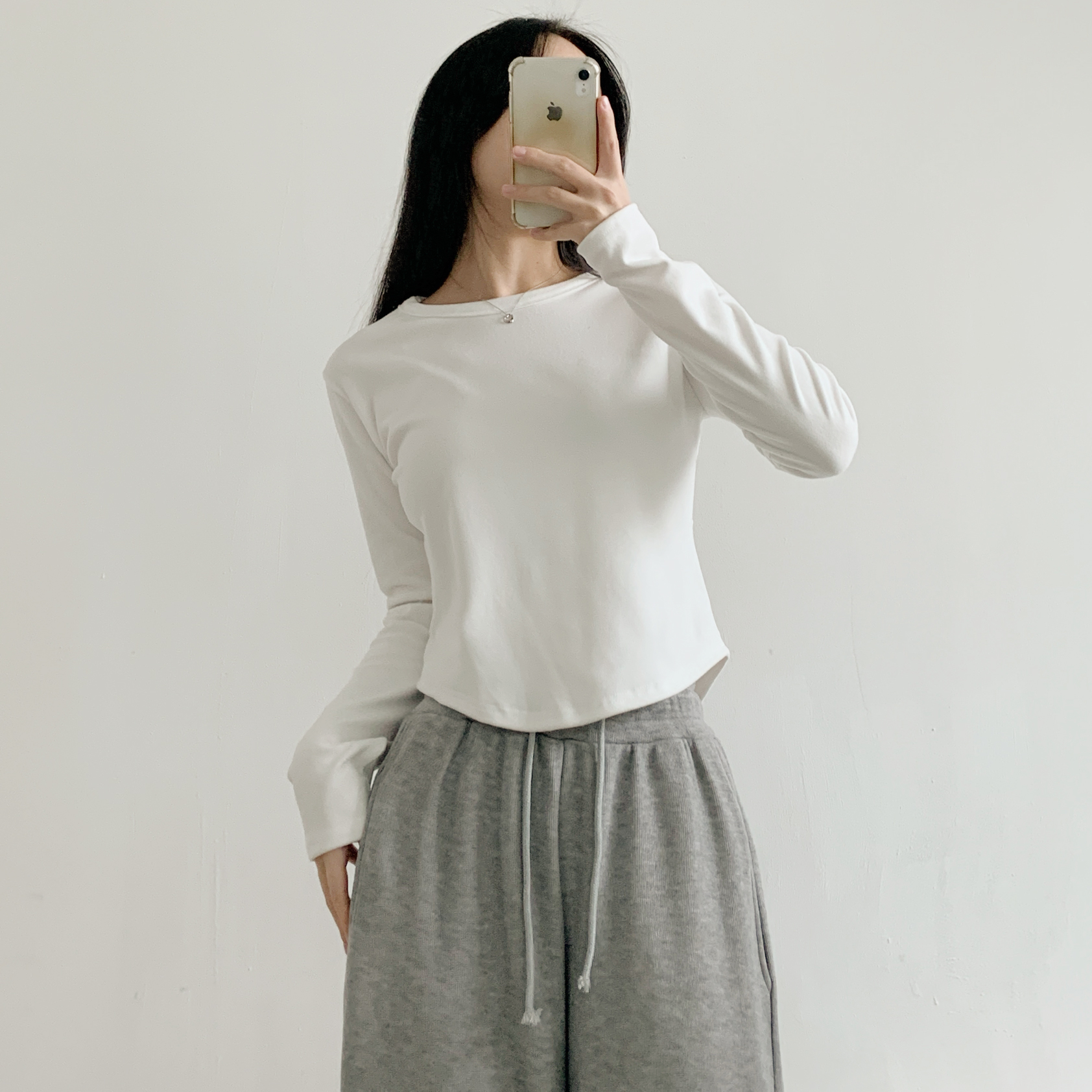 ラウンドネックベーシック長袖セミクロップド無地カラーTシャツ | 詳細画像8