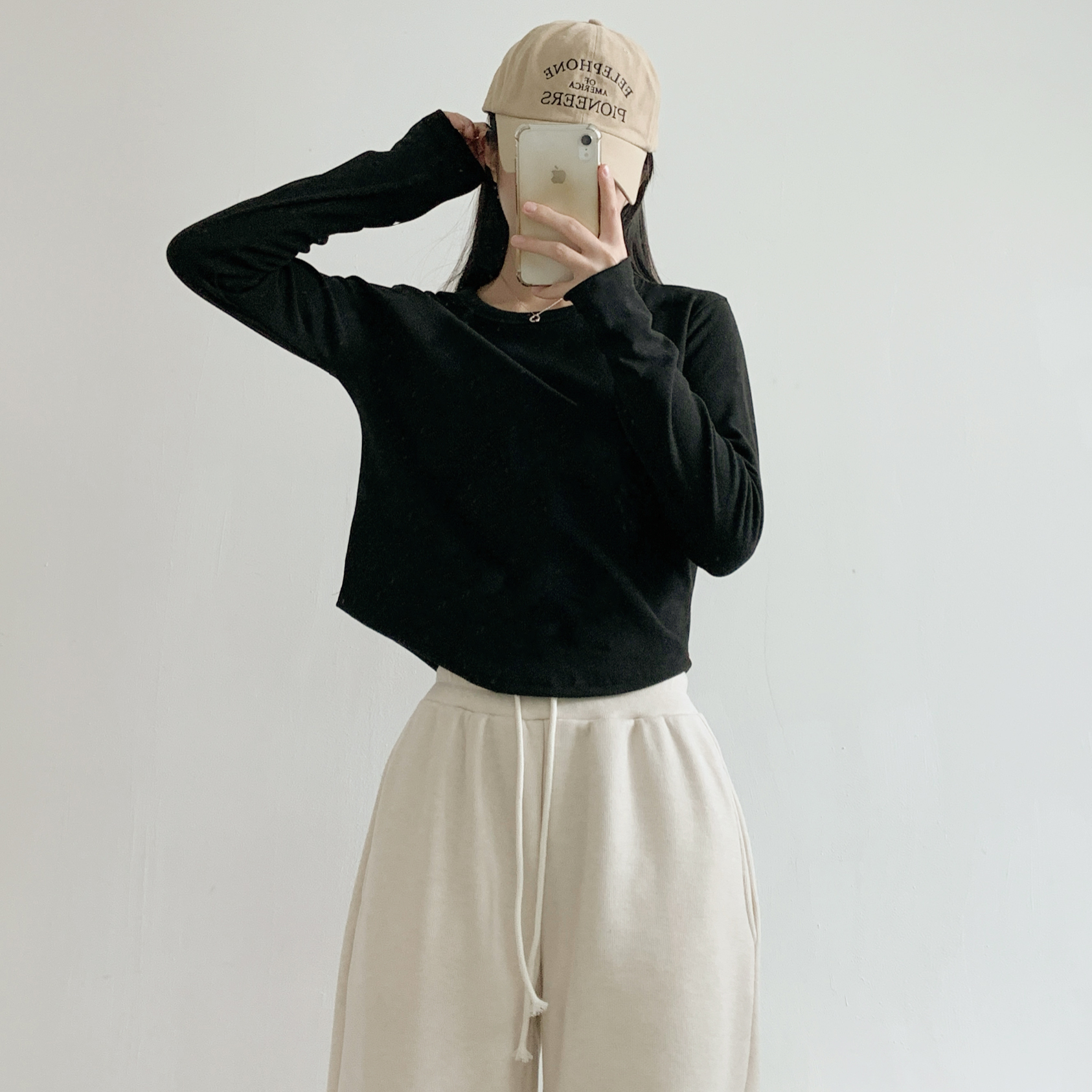 ラウンドネックベーシック長袖セミクロップド無地カラーTシャツ | 詳細画像17