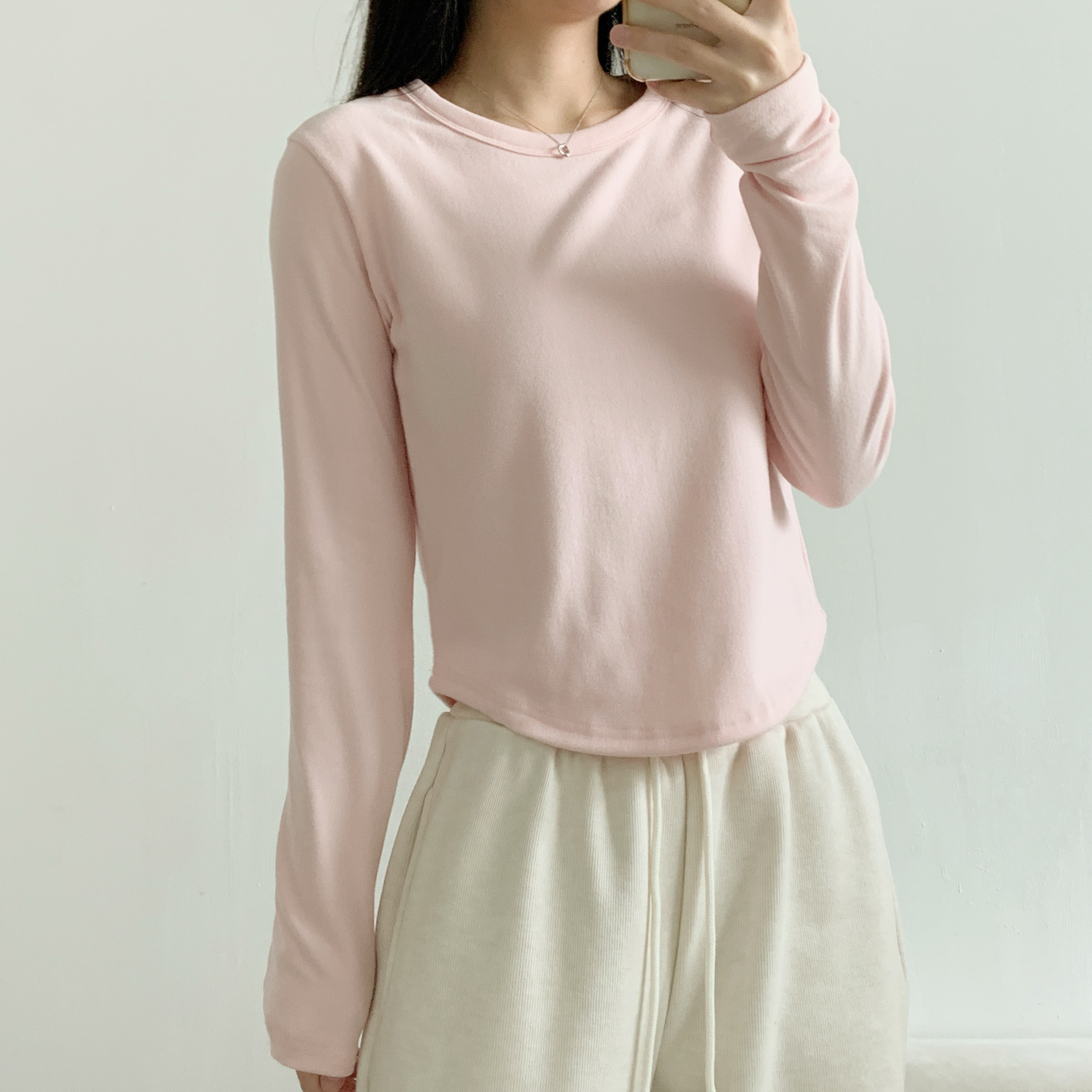 ラウンドネックベーシック長袖セミクロップド無地カラーTシャツ | 詳細画像12