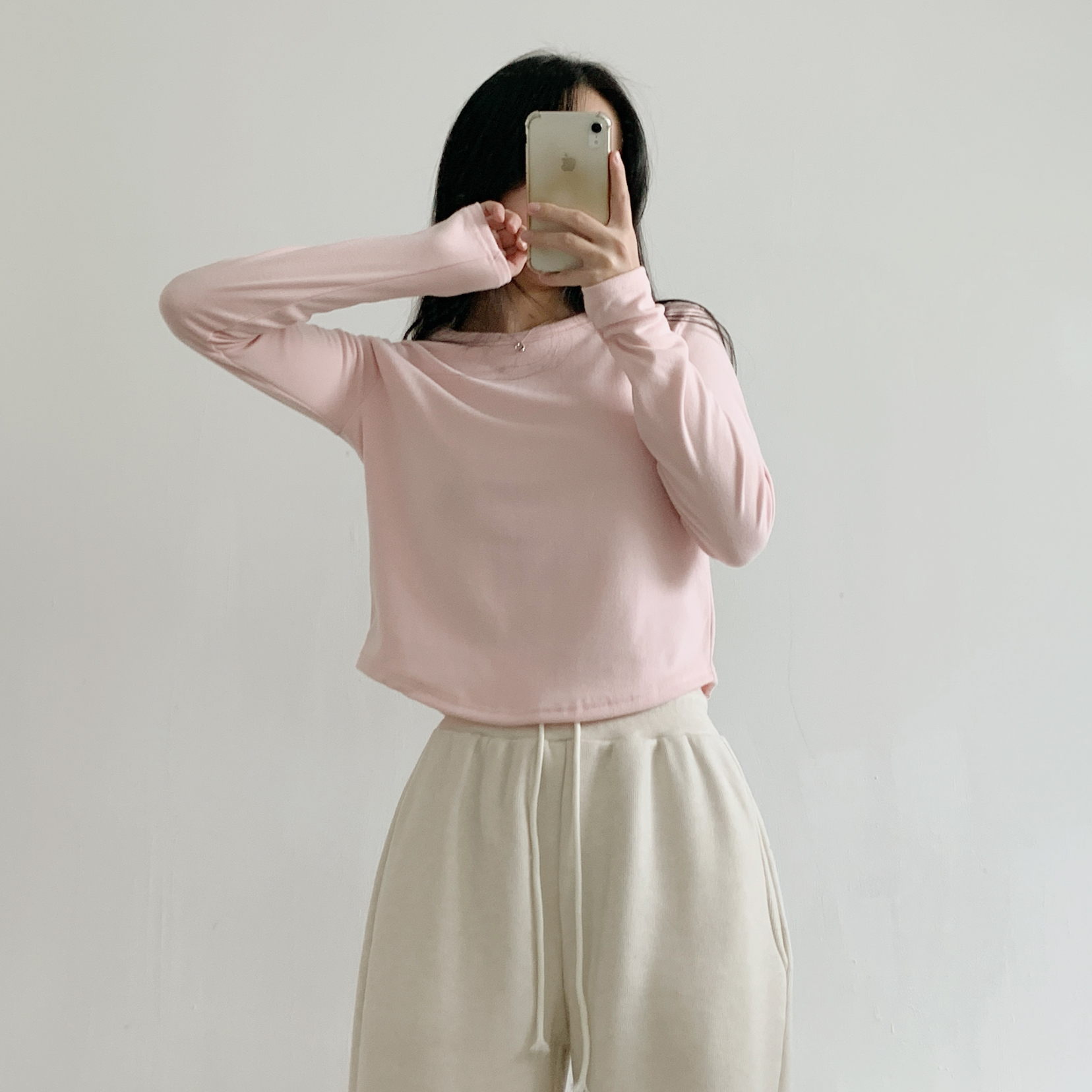 ラウンドネックベーシック長袖セミクロップド無地カラーTシャツ | 詳細画像14