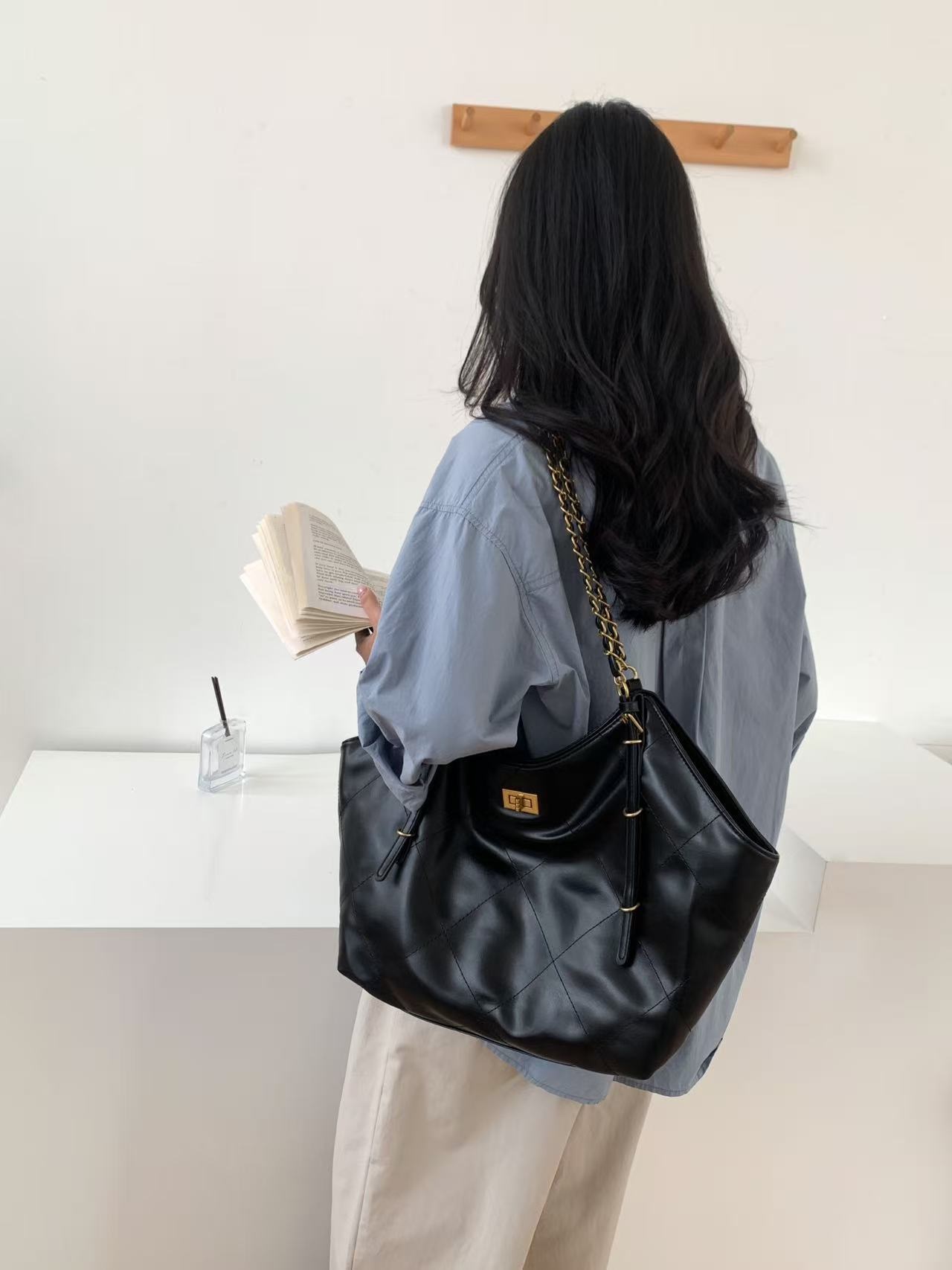 レザー調リボンチェーントートバッグ | 詳細画像5