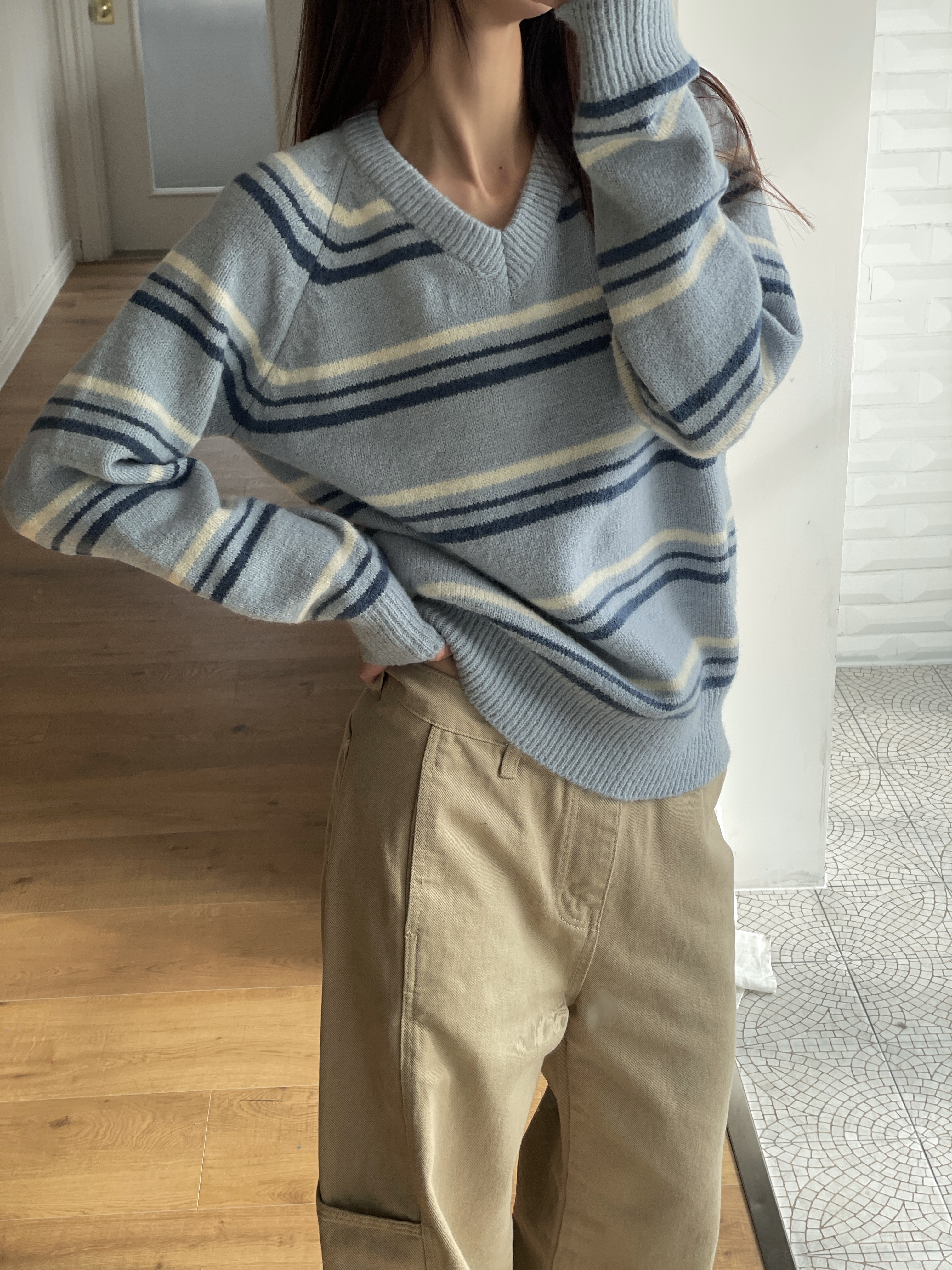 Vネックボーダーカラーニット | 詳細画像2