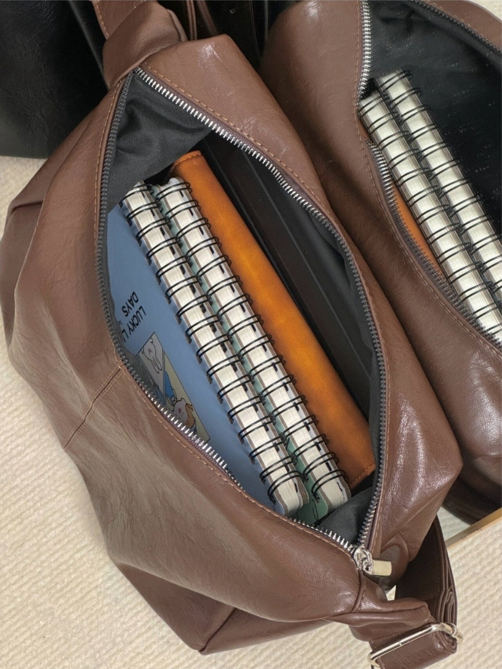 レザー調ラインベーシック無地ショルダーバッグ | 詳細画像6