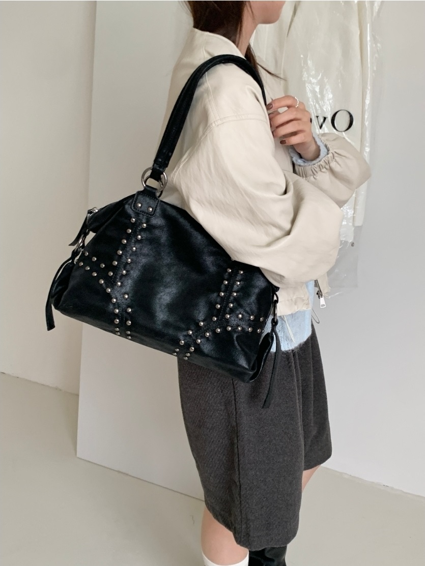 レザー調スタッズトートバッグ | 詳細画像2