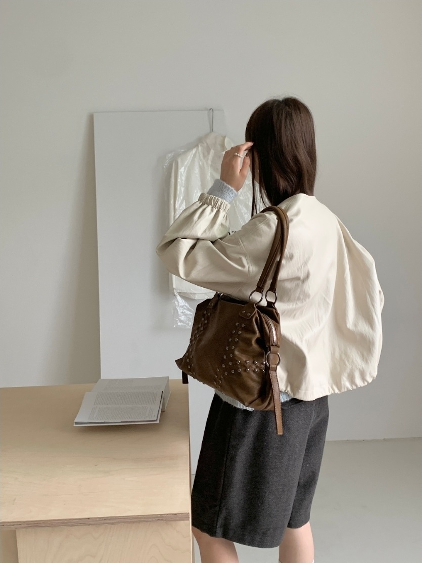 レザー調スタッズトートバッグ | 詳細画像3