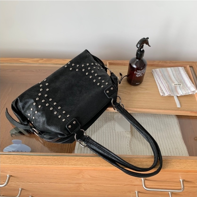 レザー調スタッズトートバッグ | 詳細画像10