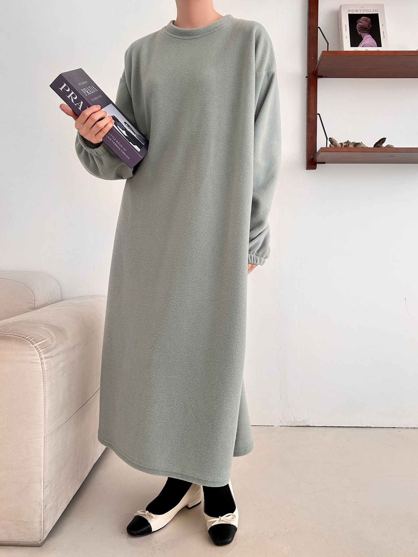 フリースラウンドネックボクシーロング無地カラーワンピース | 詳細画像4