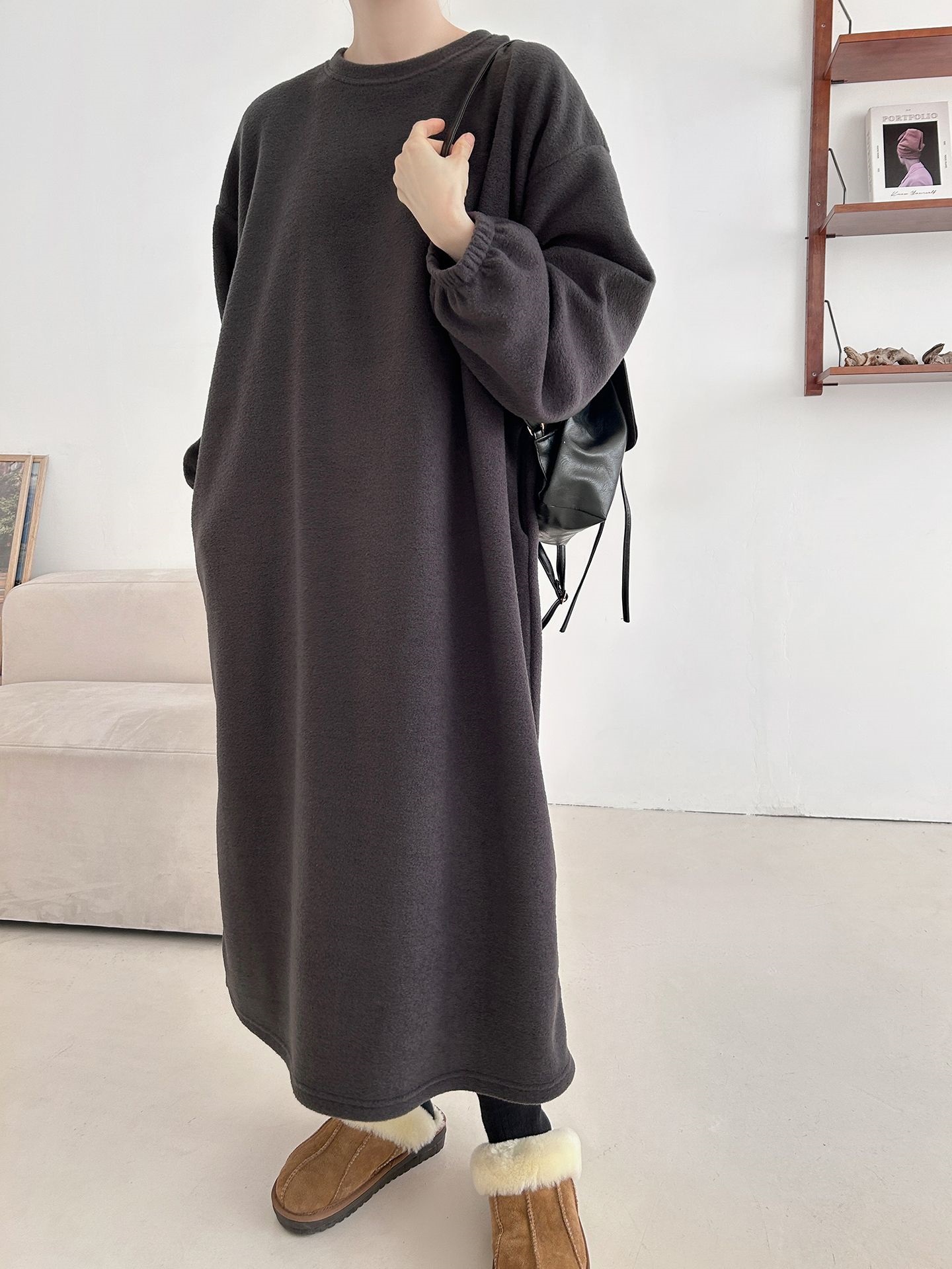 フリースラウンドネックボクシーロング無地カラーワンピース | 詳細画像36