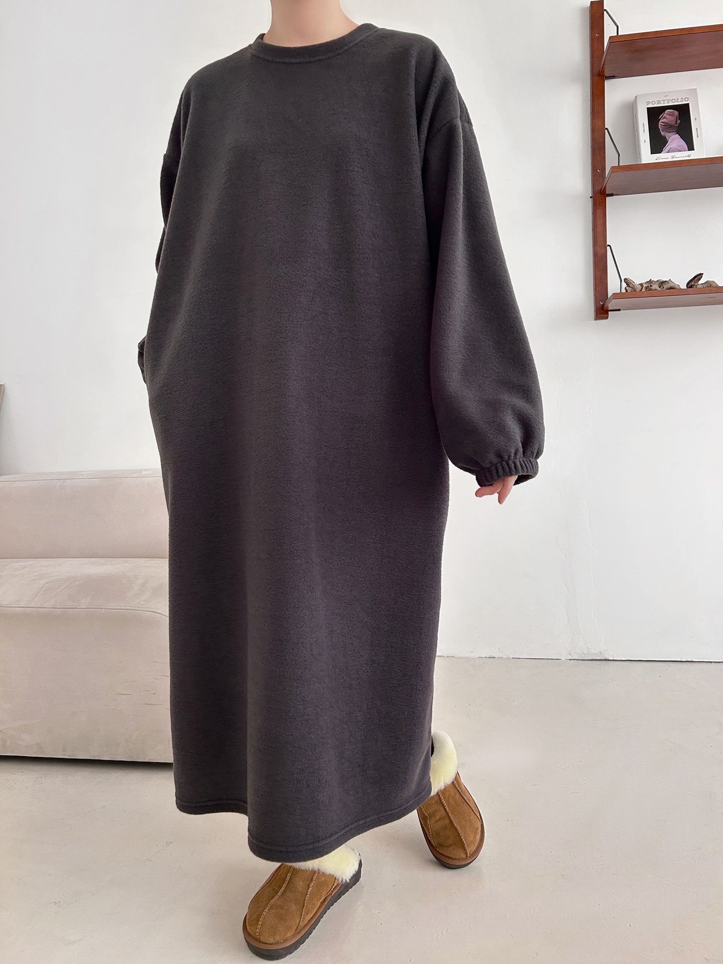 フリースラウンドネックボクシーロング無地カラーワンピース | 詳細画像43