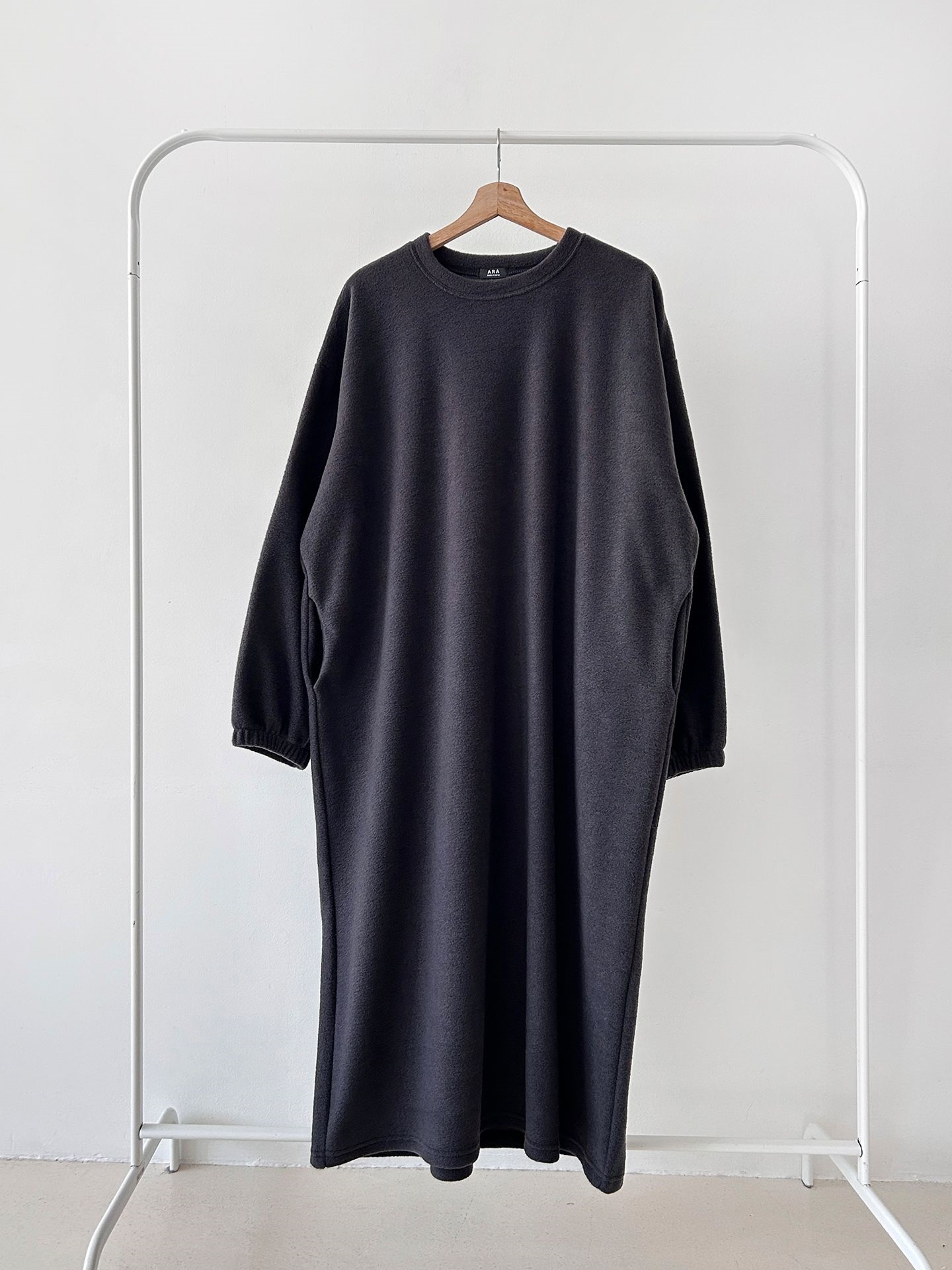 フリースラウンドネックボクシーロング無地カラーワンピース | 詳細画像48