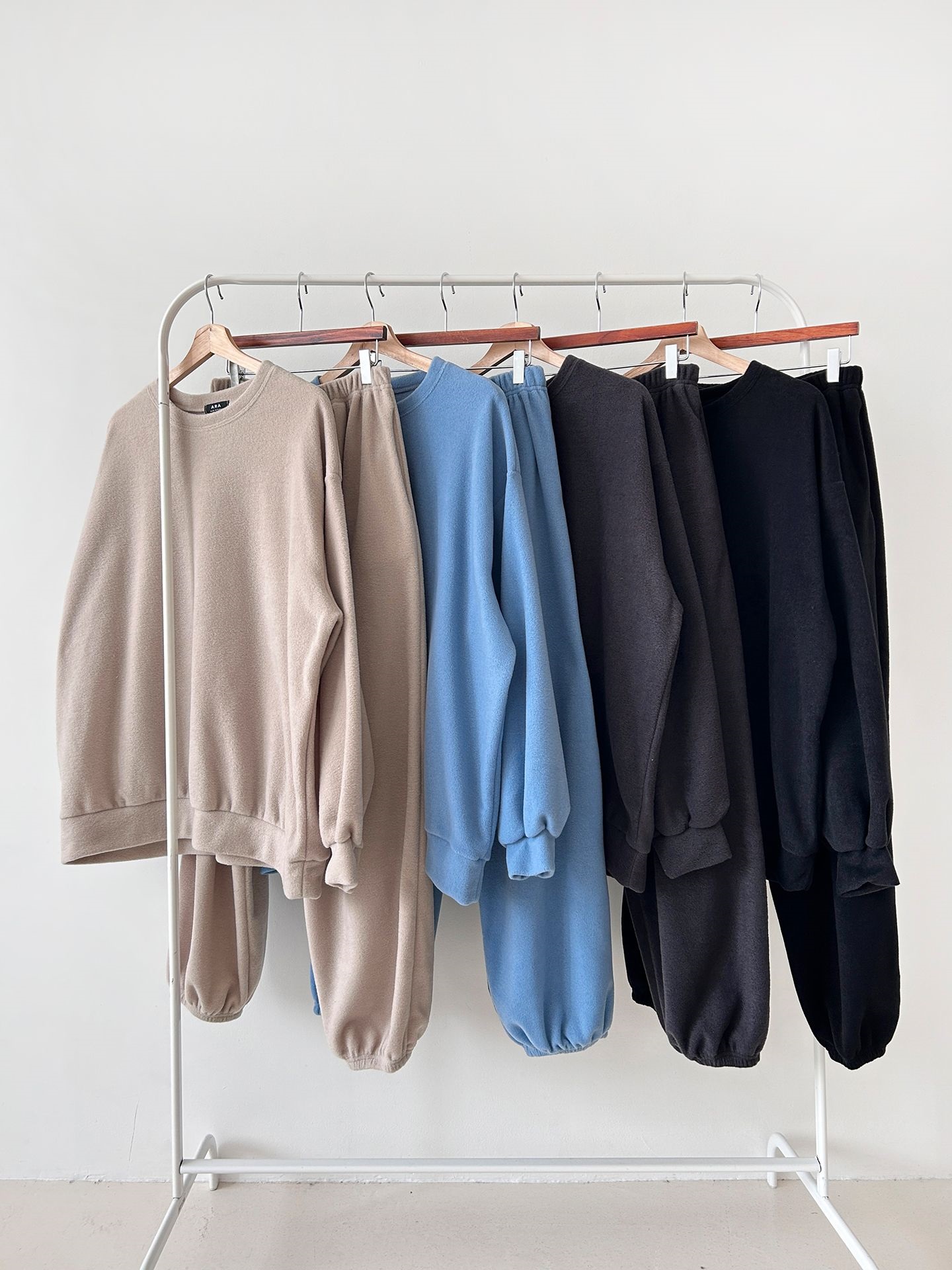 フリースラウンドネックウエストゴム長袖ジョガーカラーセットアップ | 詳細画像3