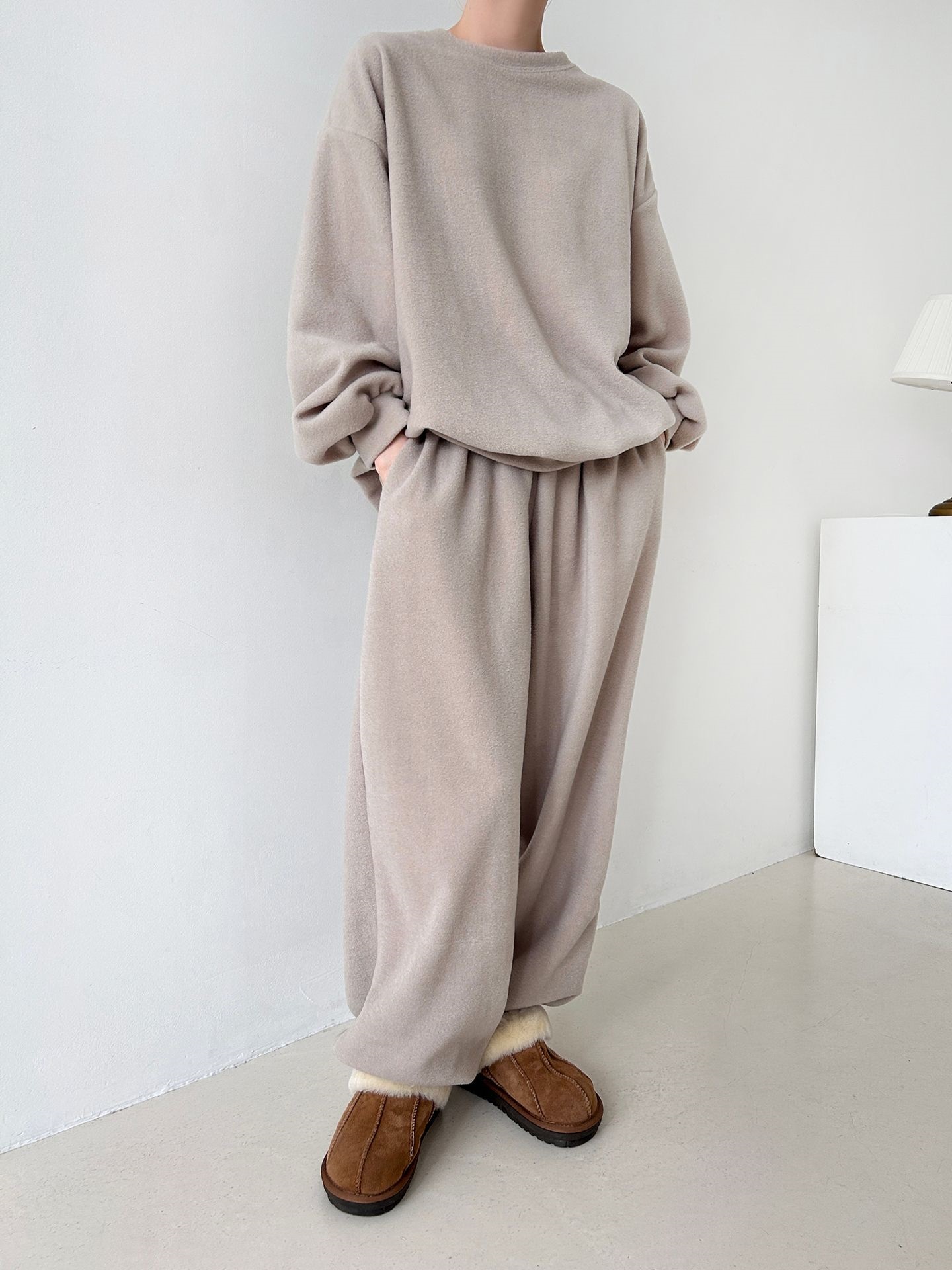 フリースラウンドネックウエストゴム長袖ジョガーカラーセットアップ | 詳細画像17