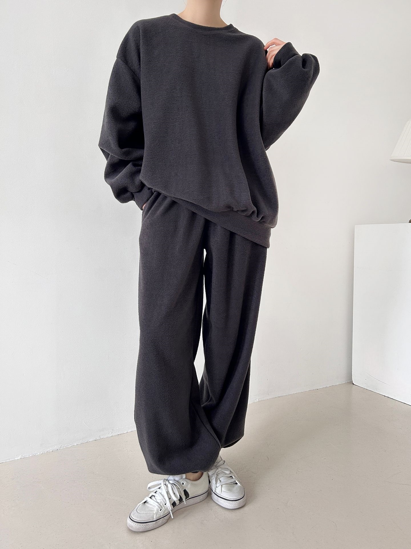 フリースラウンドネックウエストゴム長袖ジョガーカラーセットアップ | 詳細画像29