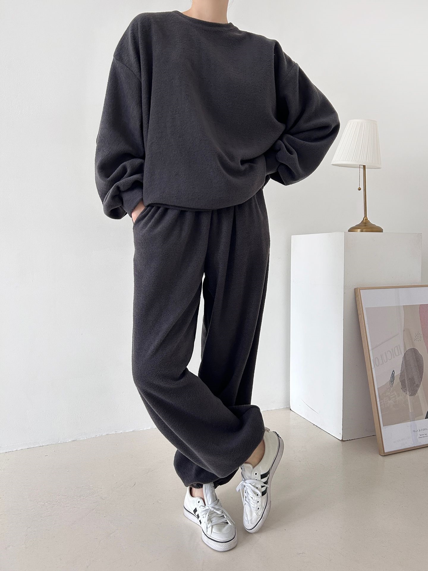 フリースラウンドネックウエストゴム長袖ジョガーカラーセットアップ | 詳細画像30