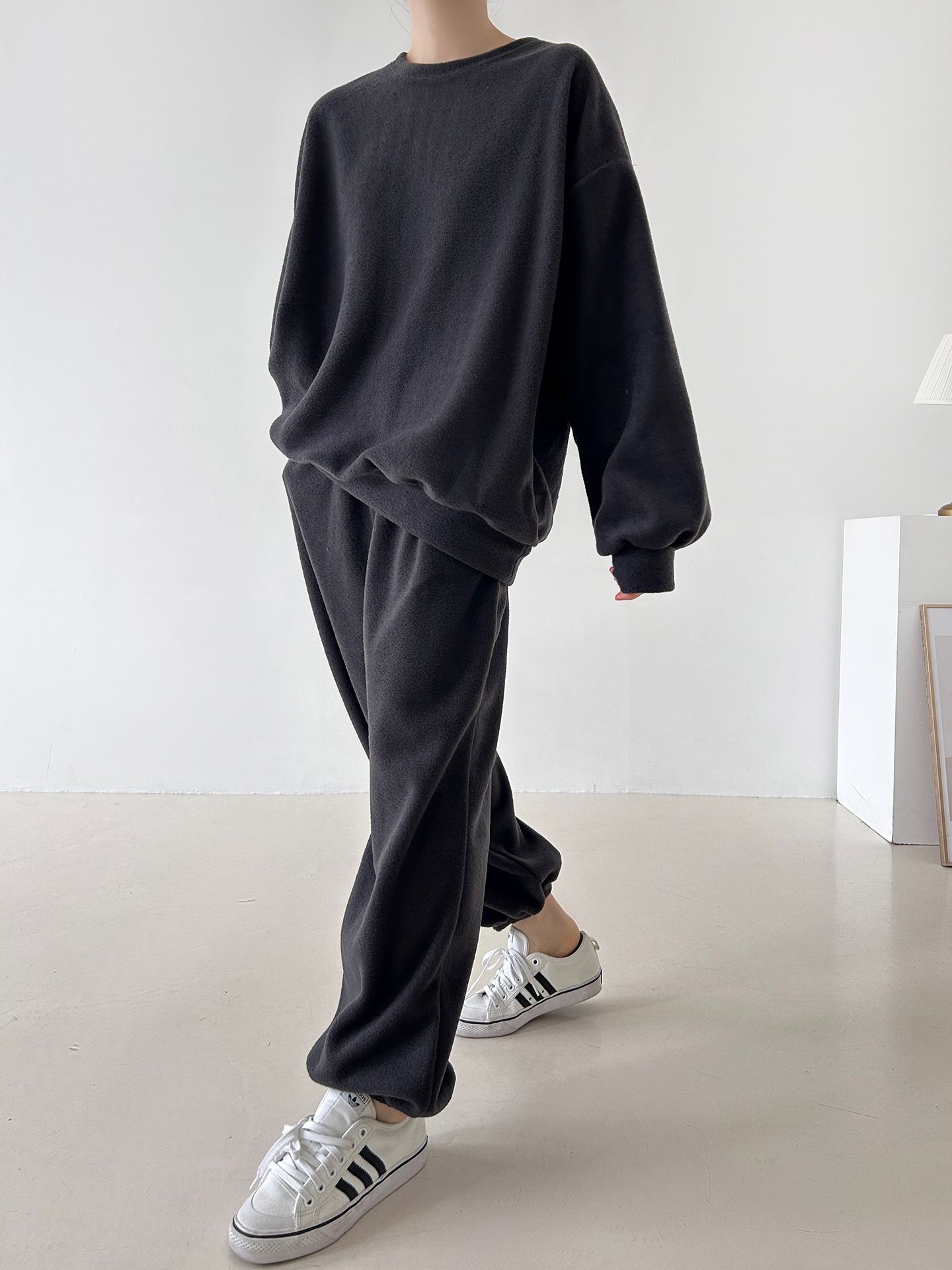 フリースラウンドネックウエストゴム長袖ジョガーカラーセットアップ | 詳細画像33