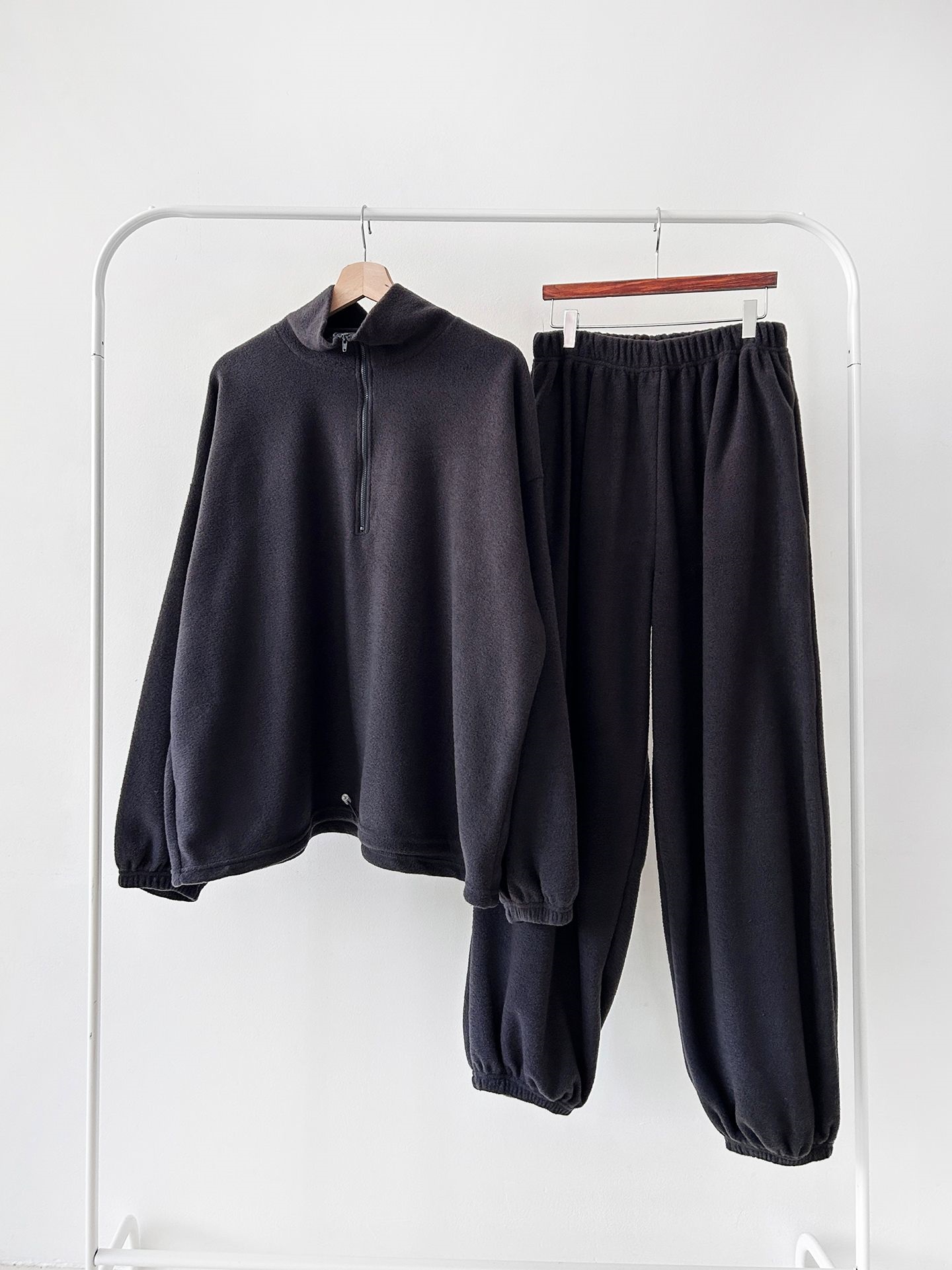フリースハイネックハーフジップウエストゴムジョガーカラーセットアップ | 詳細画像37