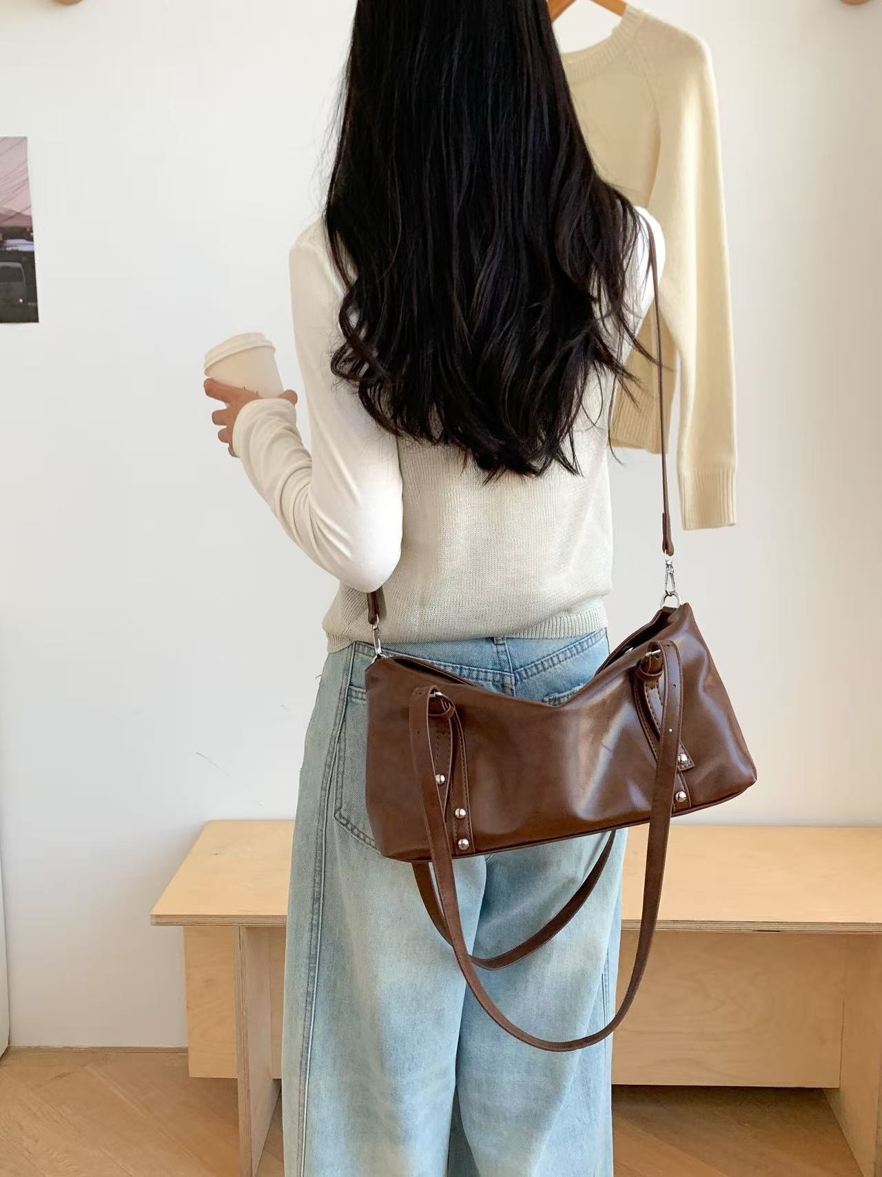 ストラップ付バックルスタッズショルダーバッグ | 詳細画像2