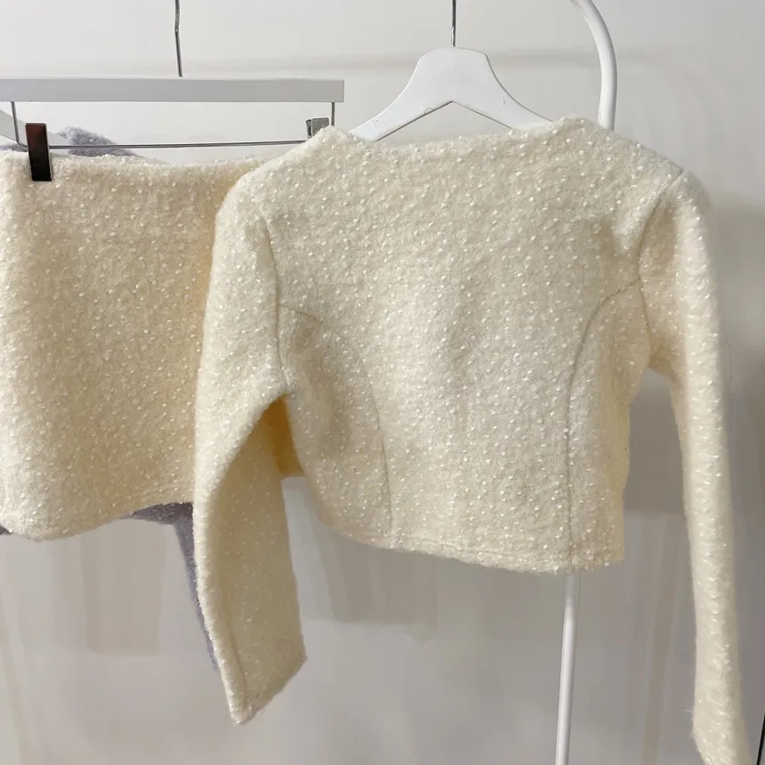 エコファーノーカラーラウンドネックショートパール調ボタンジャケット | mirangmirang | 詳細画像23