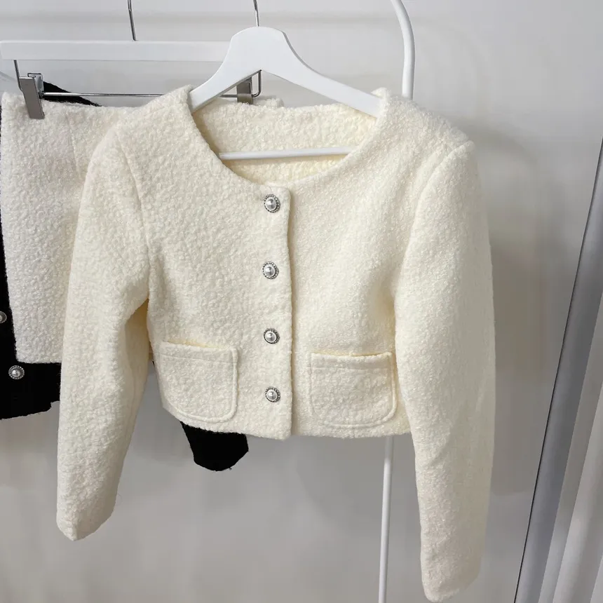 ツイードノーカラーラウンドネックショートパール調ボタンジャケット | mirangmirang | 詳細画像36