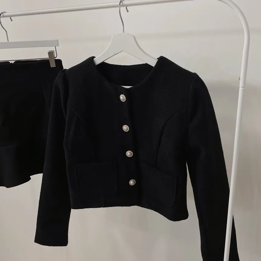 メルトンタッチラウンドネックポケットクロップドジャケット | mirangmirang | 詳細画像15