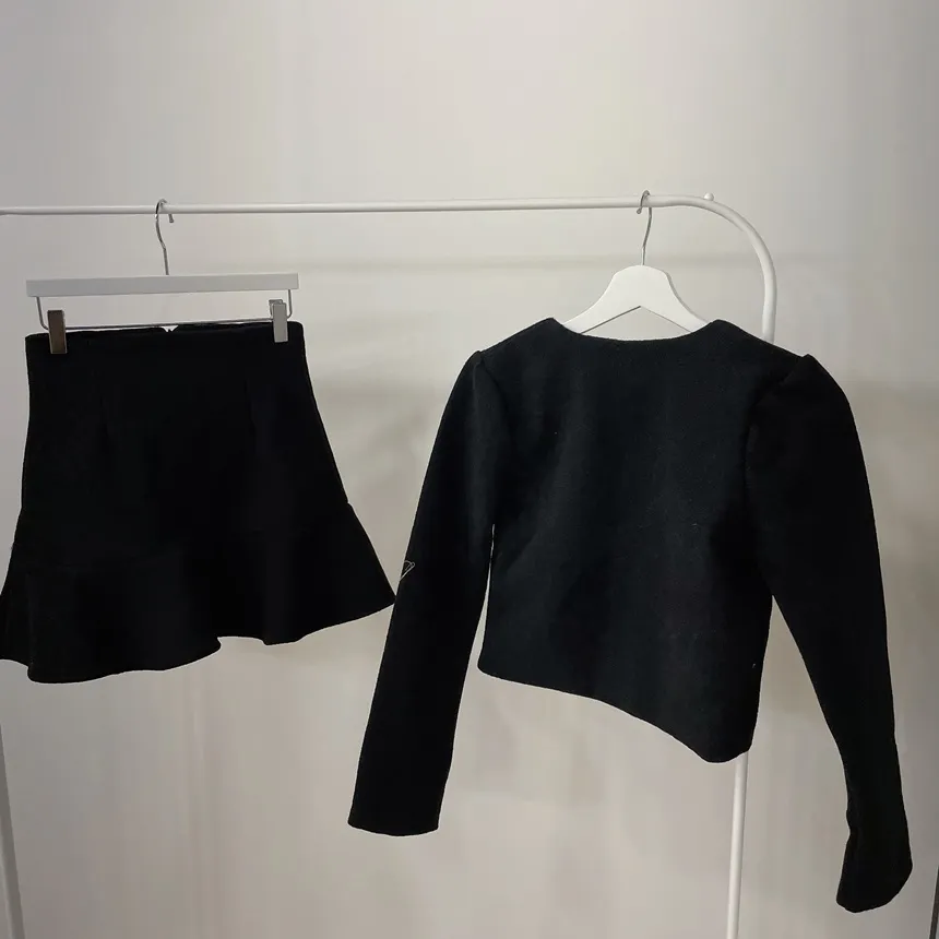 メルトンタッチラウンドネックポケットクロップドジャケット | mirangmirang | 詳細画像17