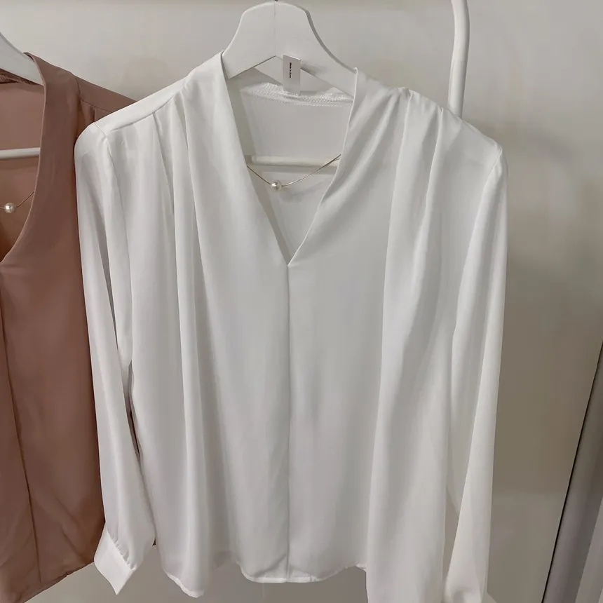 チェーンセットエコパールVネックブラウス | mirangmirang | 詳細画像25