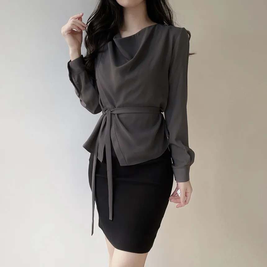 ストラップ付ドレープシャーリングブラウス | mirangmirang | 詳細画像18