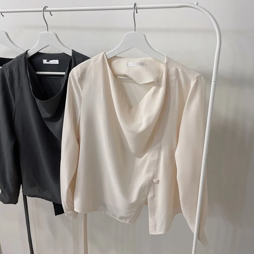 ストラップ付ドレープシャーリングブラウス | mirangmirang | 詳細画像22