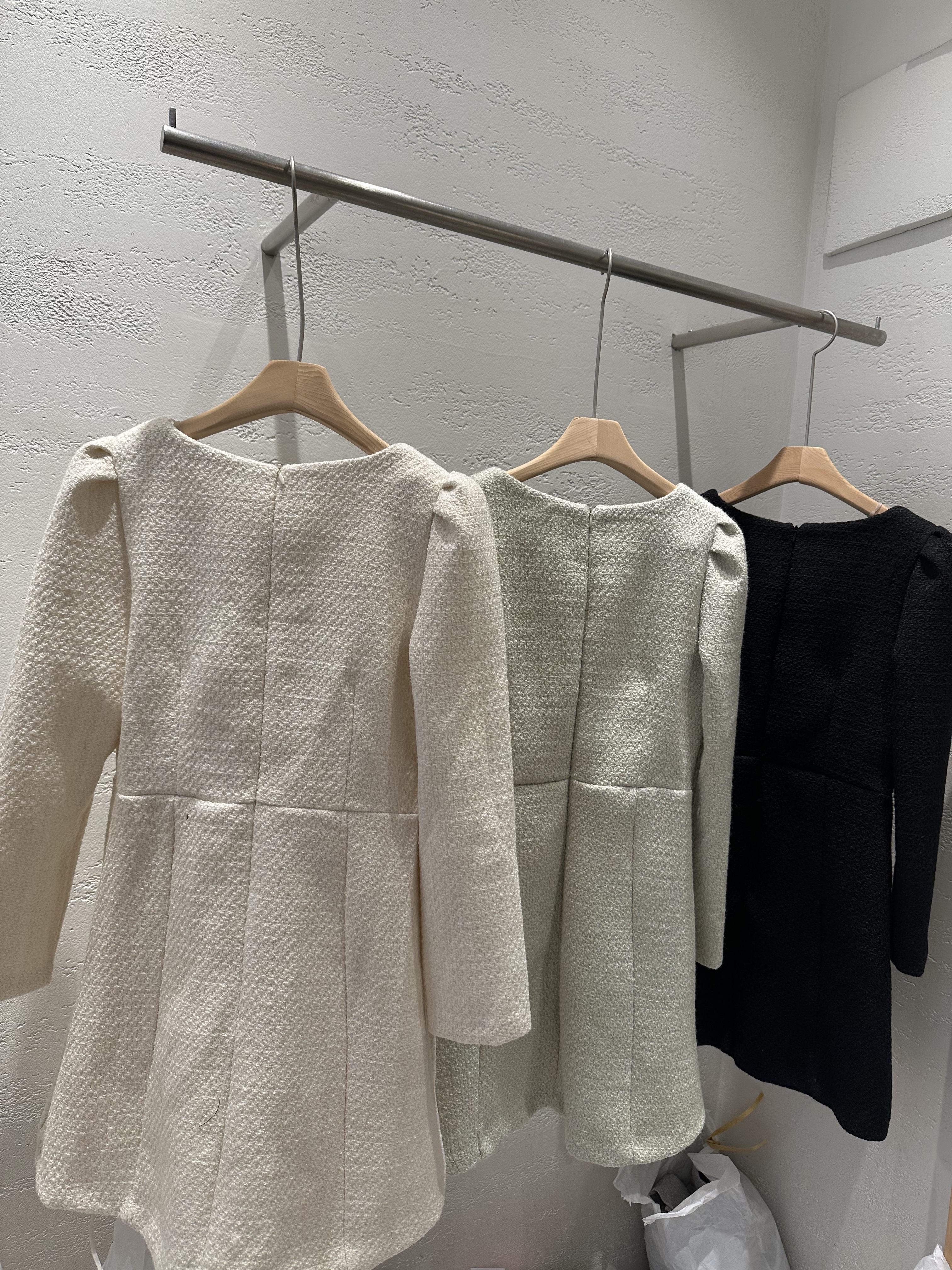 ジップアップスクエアネックパール調ボタンパフスリーブスリムフェイクボタンミニワンピース | 詳細画像22