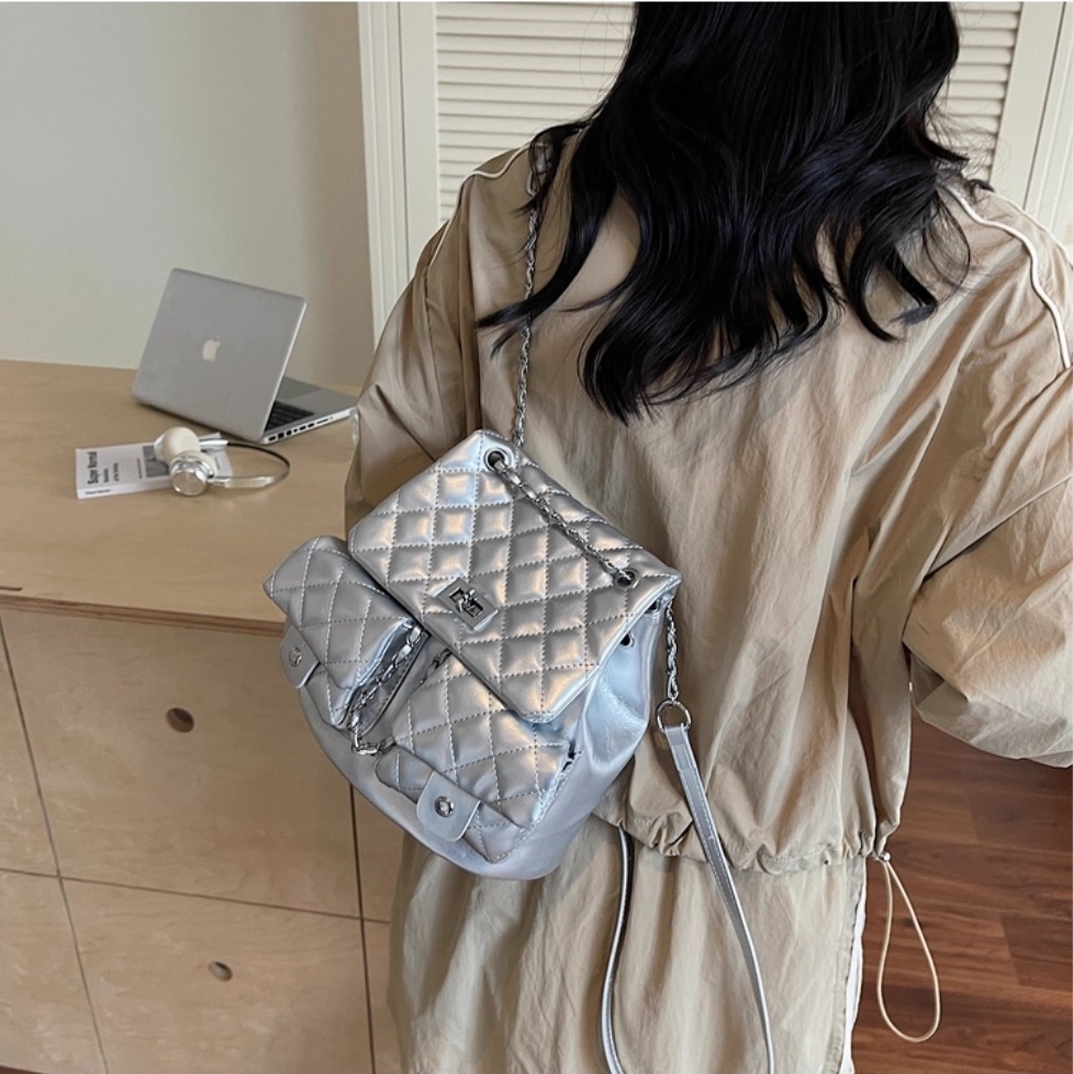 レザー調バックルチェーンポケットバックパック | 詳細画像2