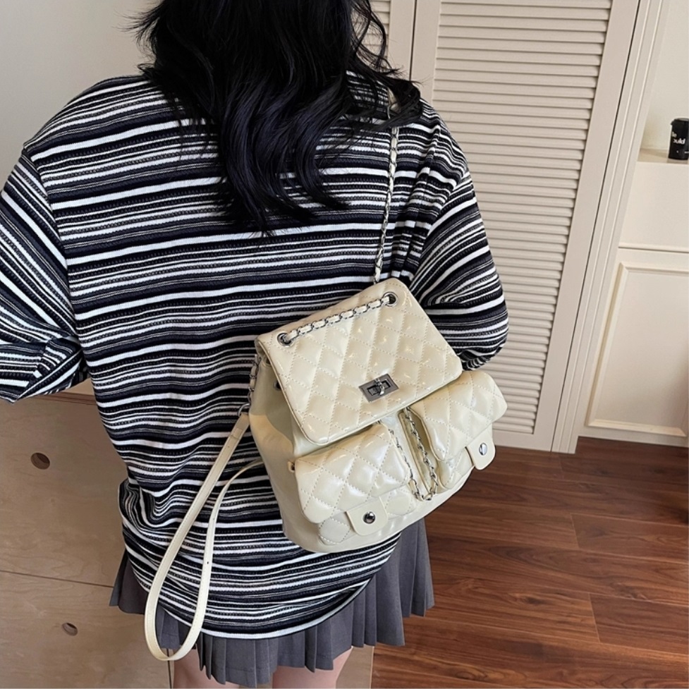 レザー調バックルチェーンポケットバックパック | 詳細画像3