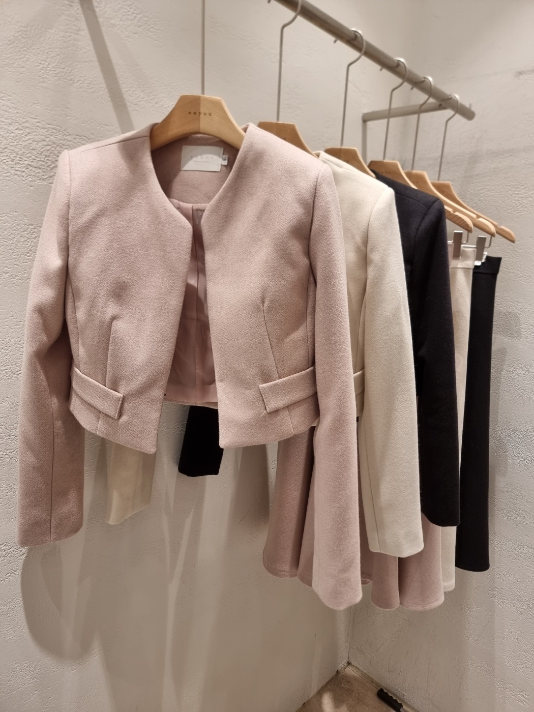 ボタンジップアップラウンドネック肩パッドスリムロングフレアセットアップスカートジャケット | 詳細画像19