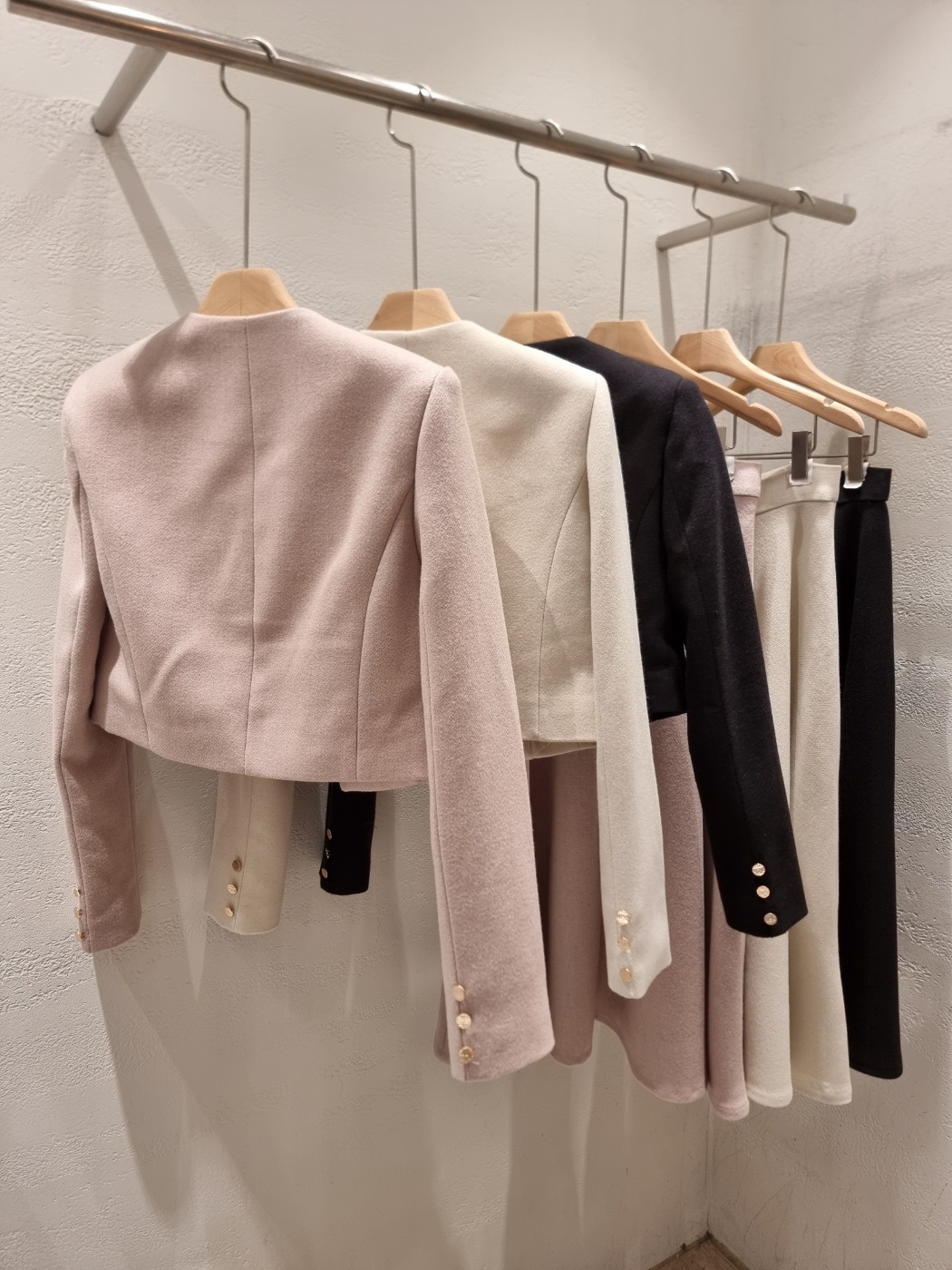 ボタンジップアップラウンドネック肩パッドスリムロングフレアセットアップスカートジャケット | 詳細画像21