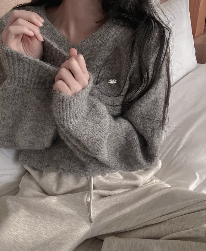 ラウンドネックVネックベーシック長袖ペンダントニット2TYPE | ROMANTICLINE | 詳細画像1