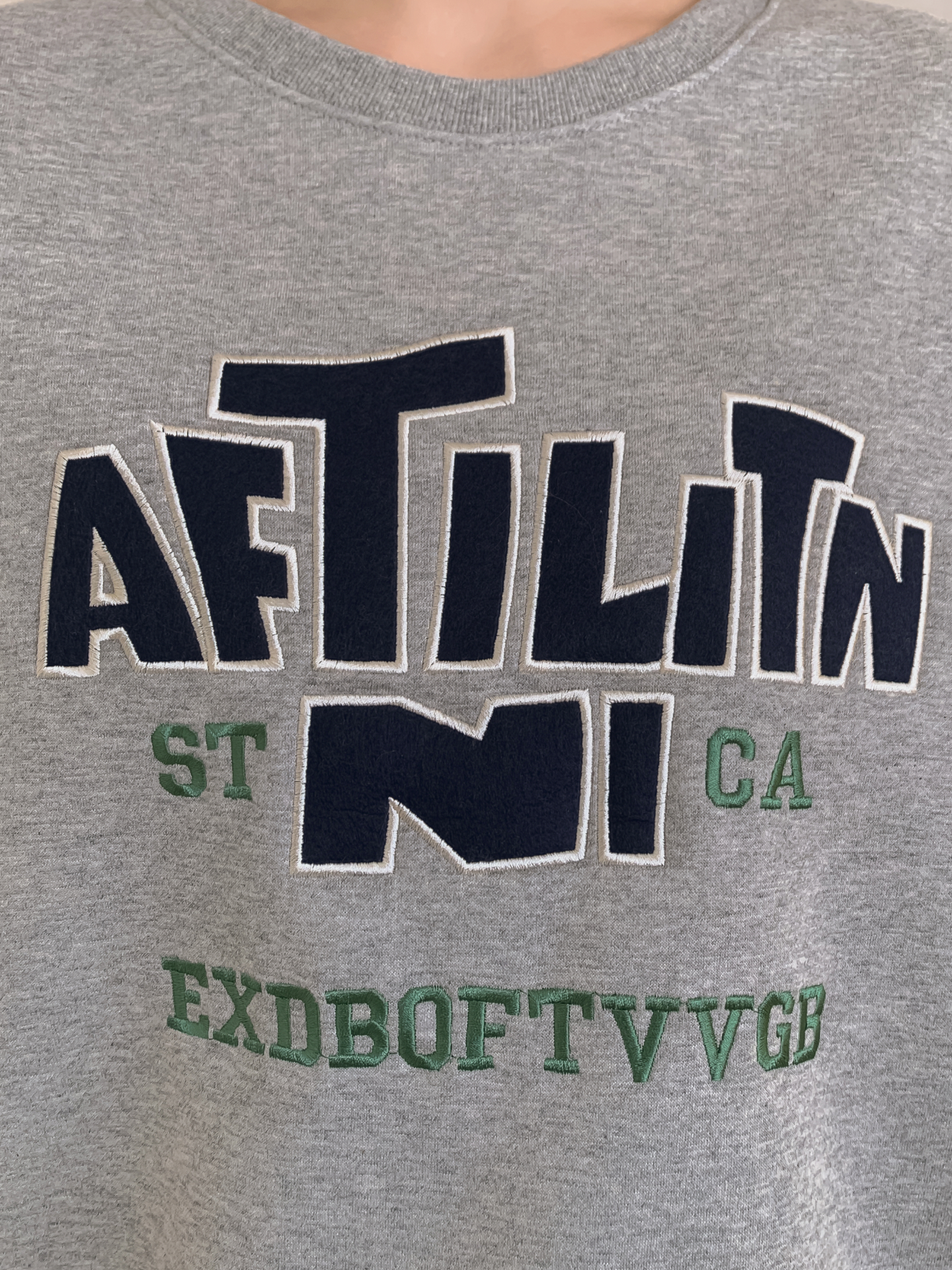 裏起毛ラウンドネックパッチルーズ長袖刺繍スウェット | 詳細画像12