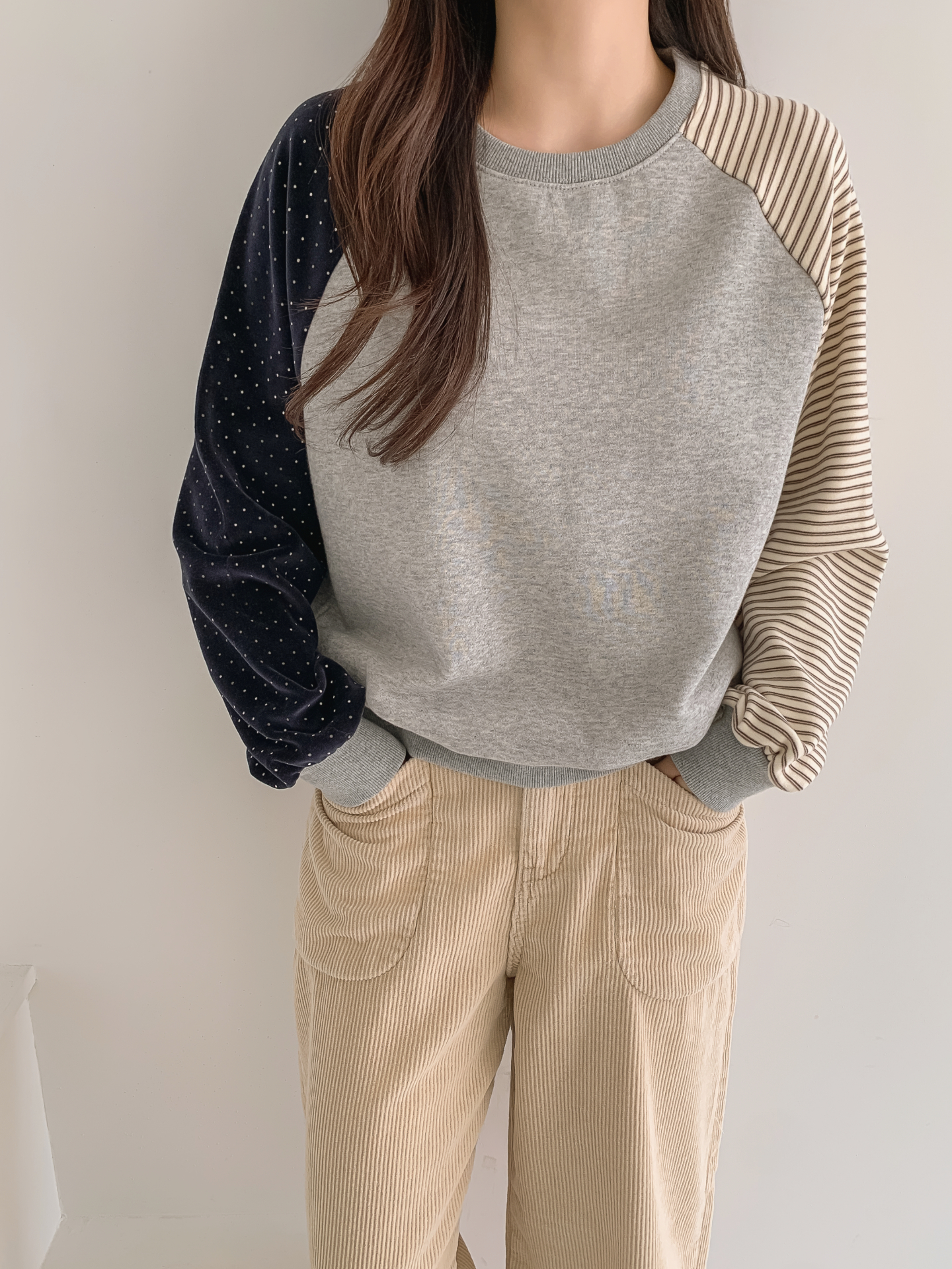 起毛裏地コンビラウンドネック長袖スウェット | 詳細画像5