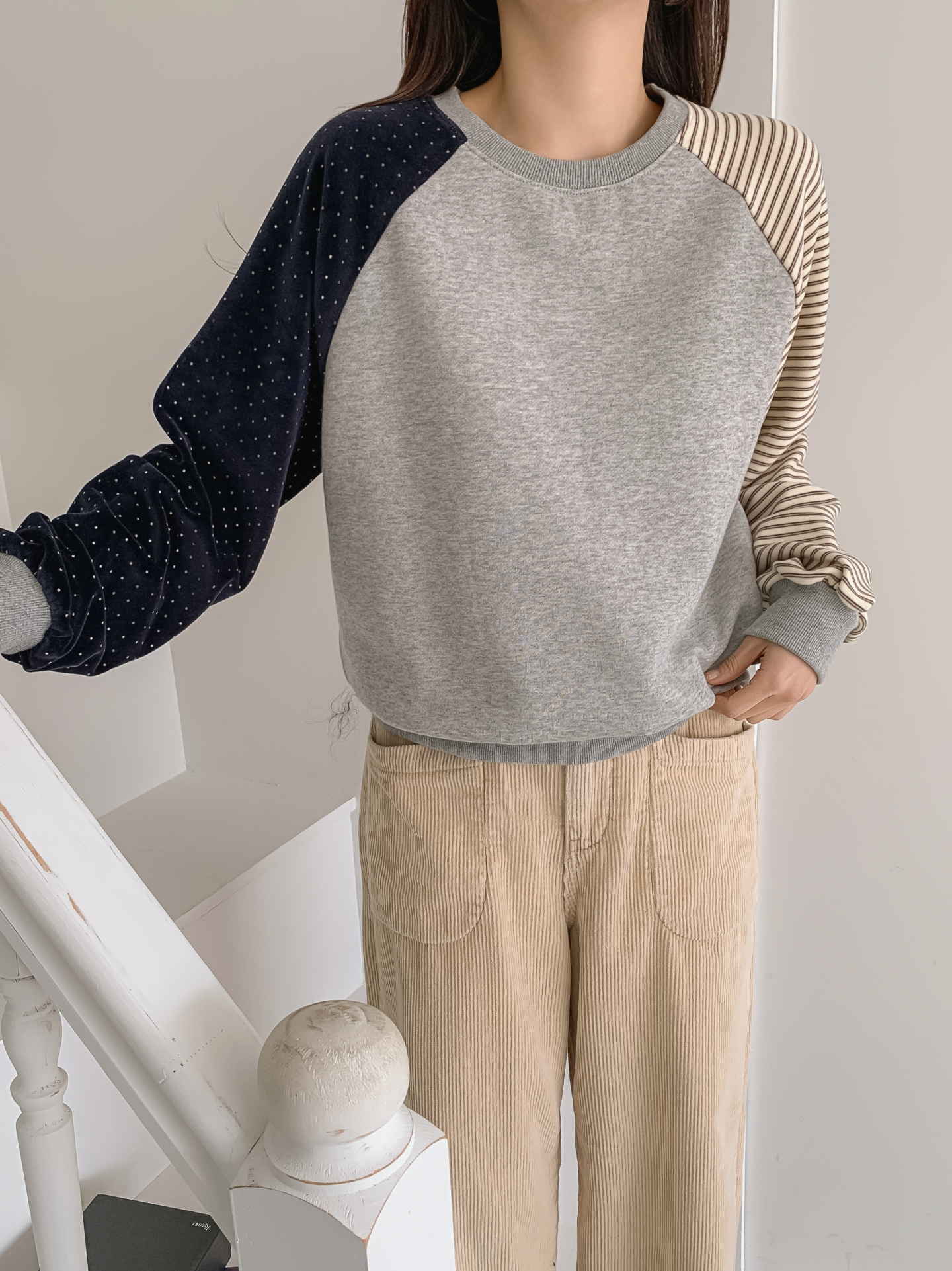 起毛裏地コンビラウンドネック長袖スウェット | 詳細画像9