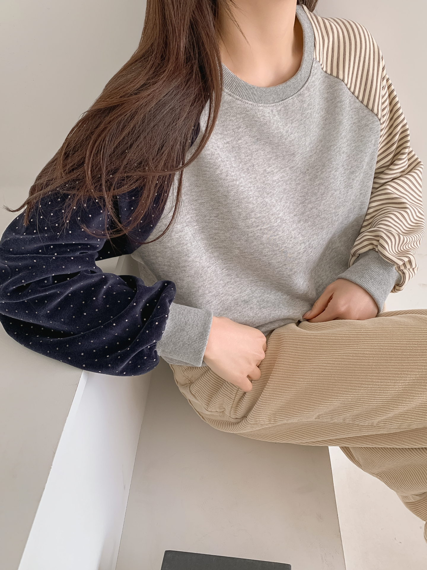 起毛裏地コンビラウンドネック長袖スウェット | 詳細画像12