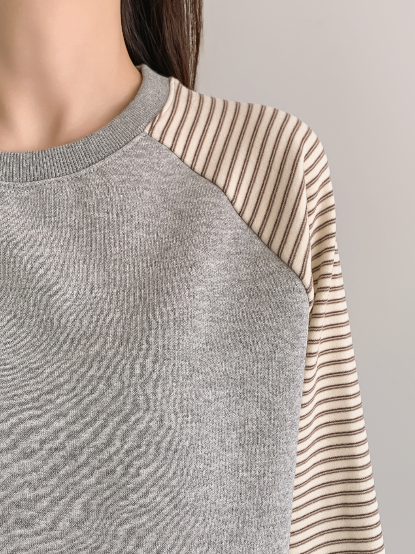 起毛裏地コンビラウンドネック長袖スウェット | 詳細画像13