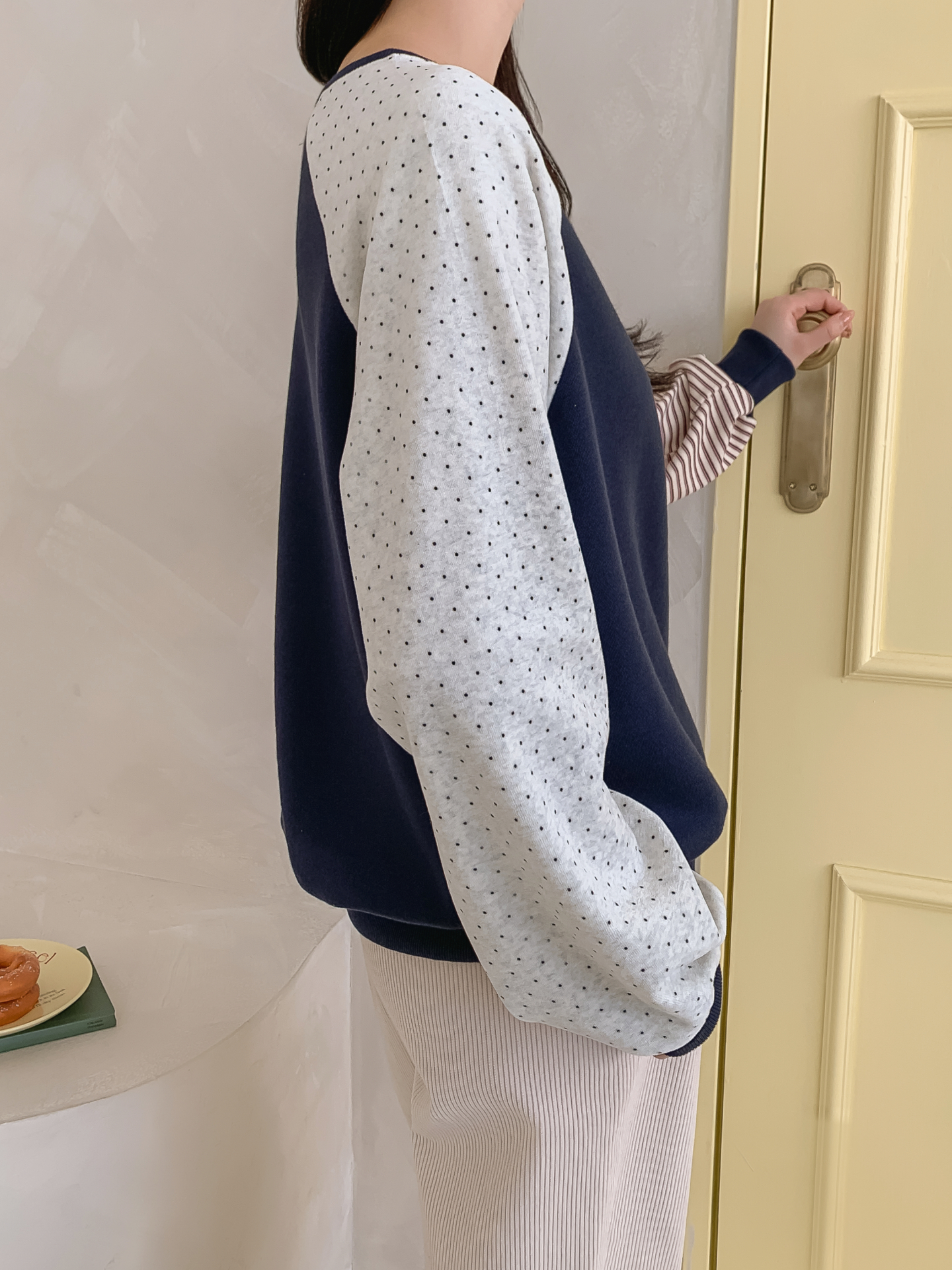 起毛裏地コンビラウンドネック長袖スウェット | 詳細画像25