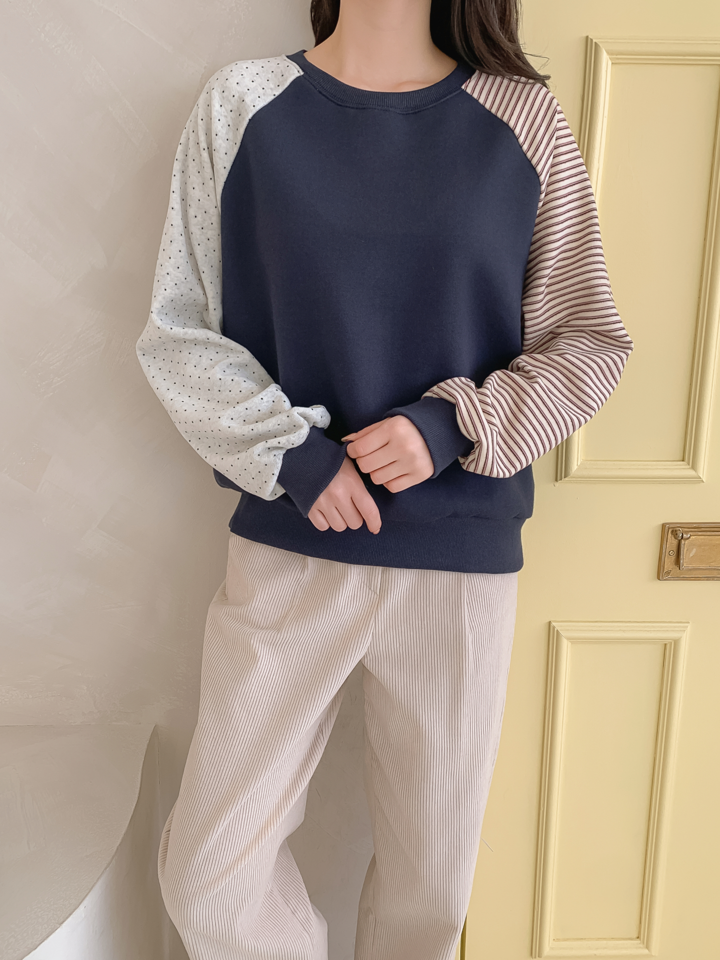 起毛裏地コンビラウンドネック長袖スウェット | 詳細画像26