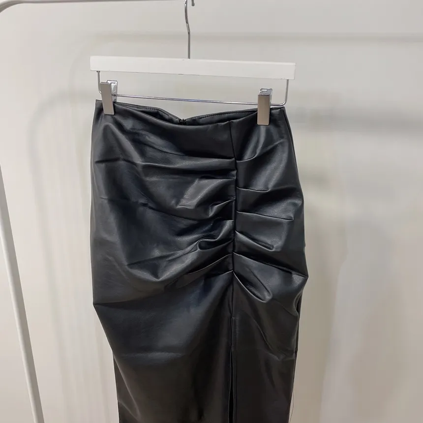 レザー調スリットギャザーロングスカート | mirangmirang | 詳細画像21